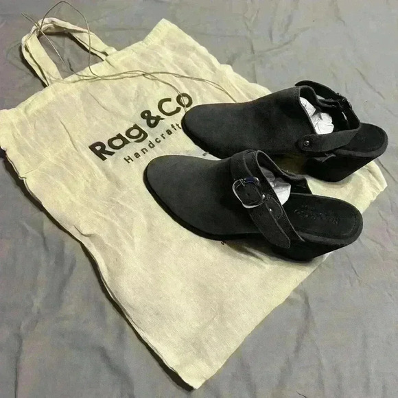 TARRAH Black Stacked Heel Mules With Adjustable Buckle - Picture 1 of 3